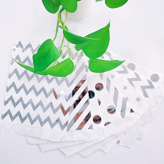 KEYYOOMY 200 Pcs Silver Candy Buffet Bags Small Cookie Bags Polka Dot Paper - Image 4