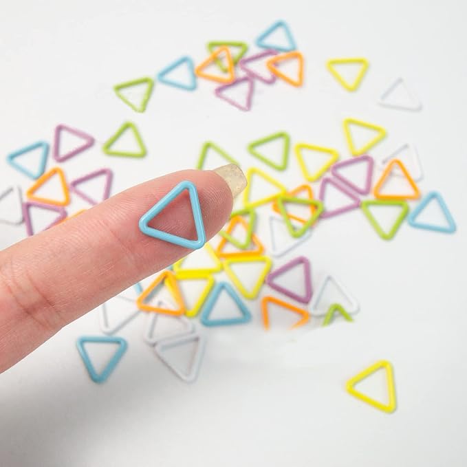 Hilsayum 30PCS Mini Metal Stitch Markers Triangle-Shaped Stitch Markers - Image 3