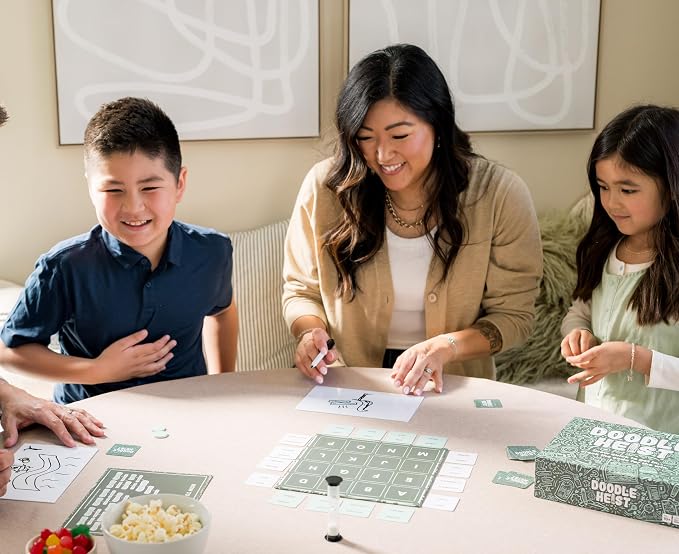 The Quick Drawing and Deduction Family Party Game - Image 3